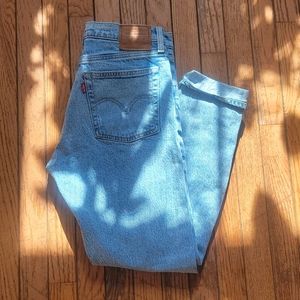 LEVI BARELY USED WEDGIE FIT